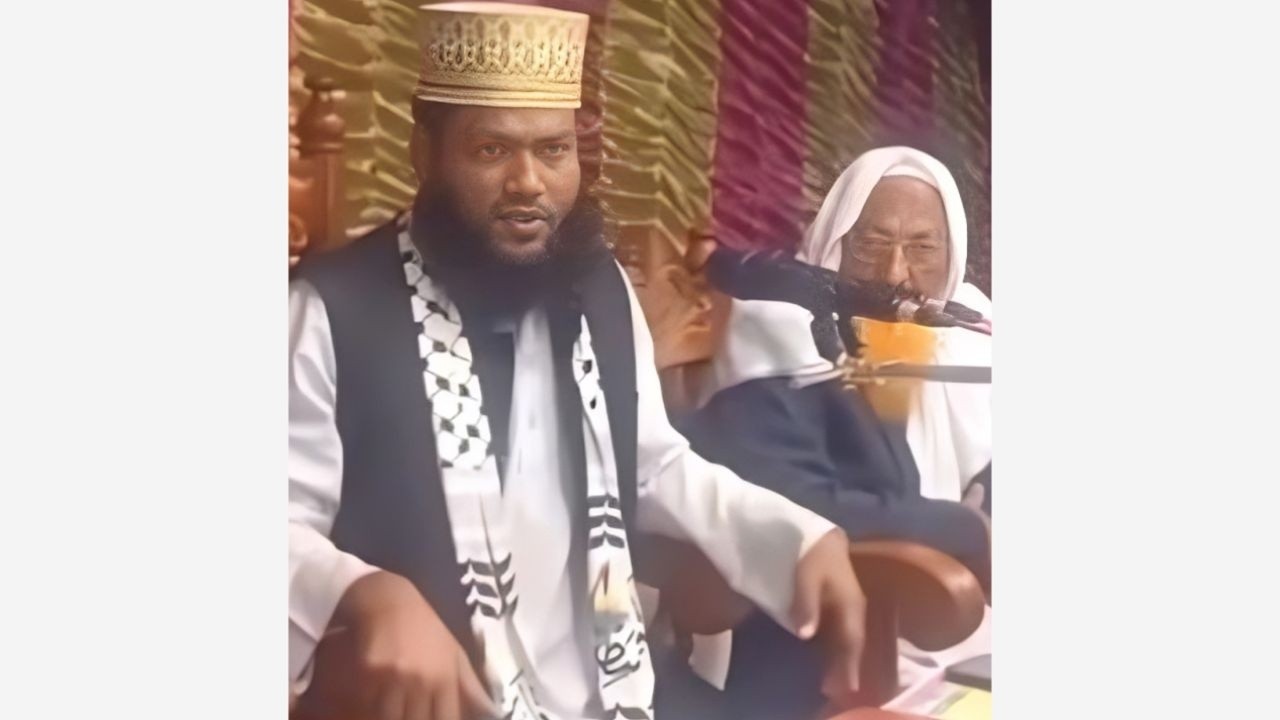 কোরআন মাহফিলে ঢলে পড়লেন বক্তা, পরে হাসপাতালে মৃত্যু